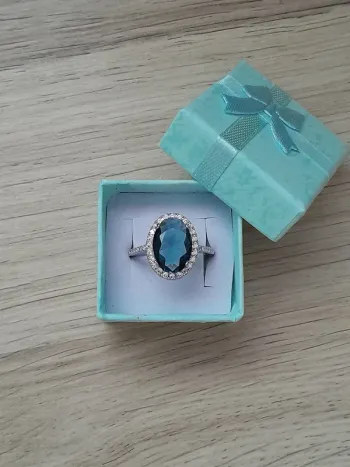Superbe bague, strass, pierre ovale, bleue marine, taille 60