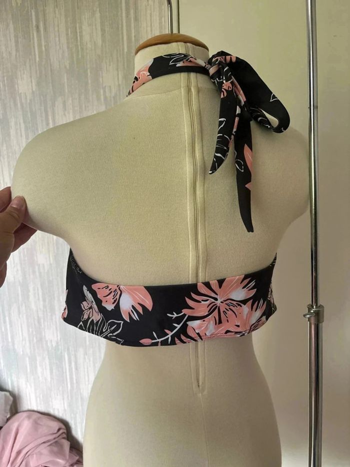 Haut de maillot de bain fleurie taille 46• - photo numéro 3