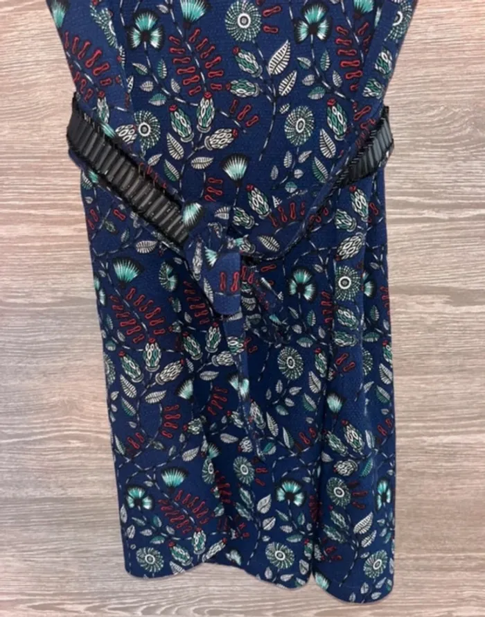 Robe kaporal tbe 40 Se porte ceinturée ou non - photo numéro 2
