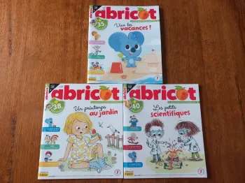 Livres d'activités "Abricot" Neufs.