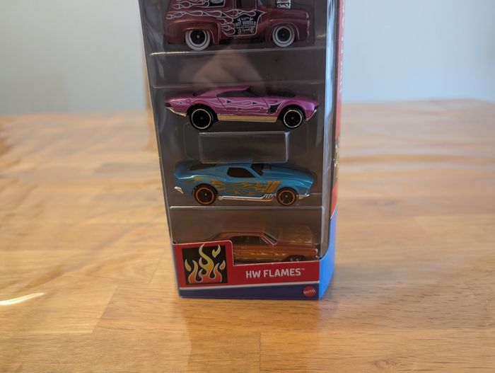 Coffret de 5 petites voitures HotWheels HW Flames Neuf - photo numéro 3