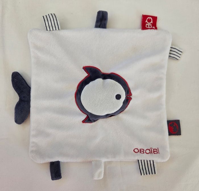 Doudou  carré plat blanc poisson - Pouet pouet - Obaibi