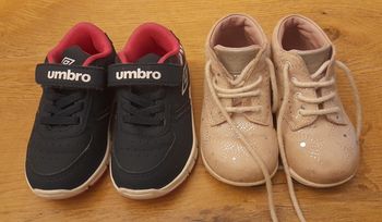 Deux paires de chaussures taille 22 fille