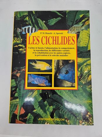 "Les Cichlidés".
96 pages. 
ISBN : 2.7328.2317.1