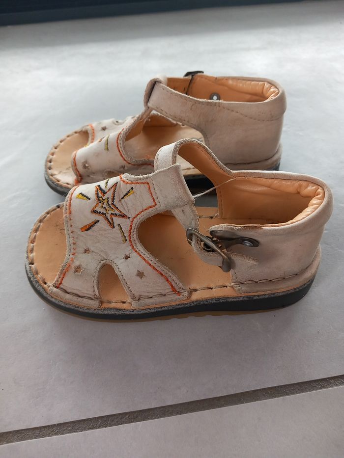 Paire de sandales beige en cuir T.22 - photo numéro 2