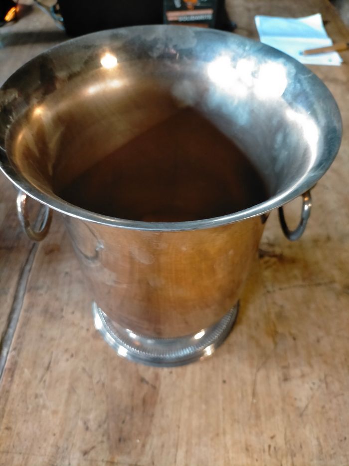 Ravissant rafraichissoir en métal argenté