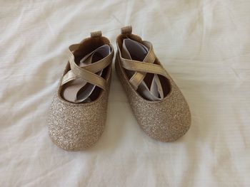 Chaussures doré neuf