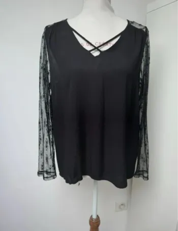 Blouse noire dentelle Naf Naf taille 38 ou M