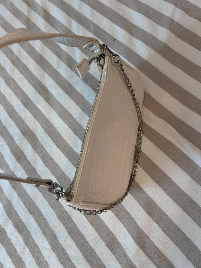 Petit sac blanc avec chaîne porté épaule - photo numéro 3