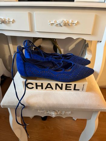 Ballerines bleu cobalt suédine à découpes laser T40 Missguided  TBE  🥿