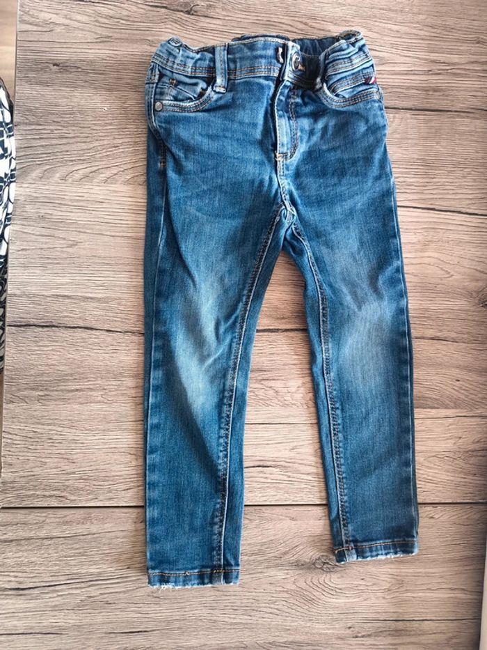 3 jeans garçon 3 ans usagés en bas voir photo - photo numéro 2