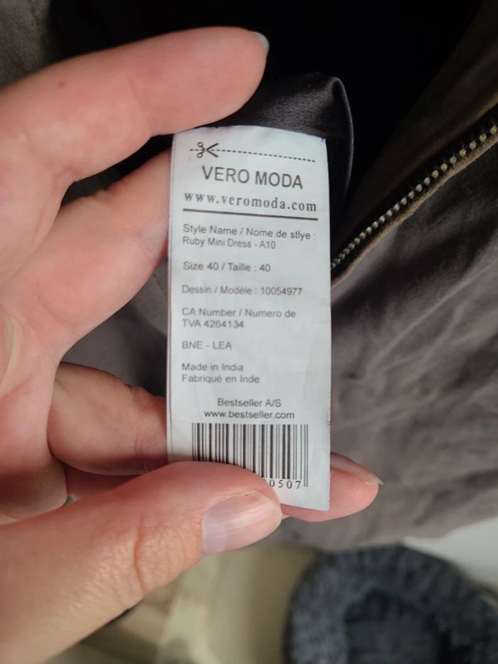 👗Robe courte Vero Moda taille 40👗 - photo numéro 3