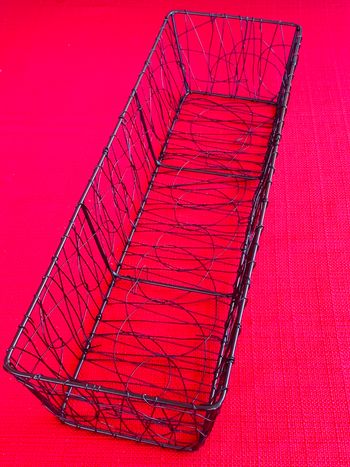 Corbeille à pain rectangulaire noir en métal