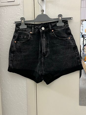 Short jean noir