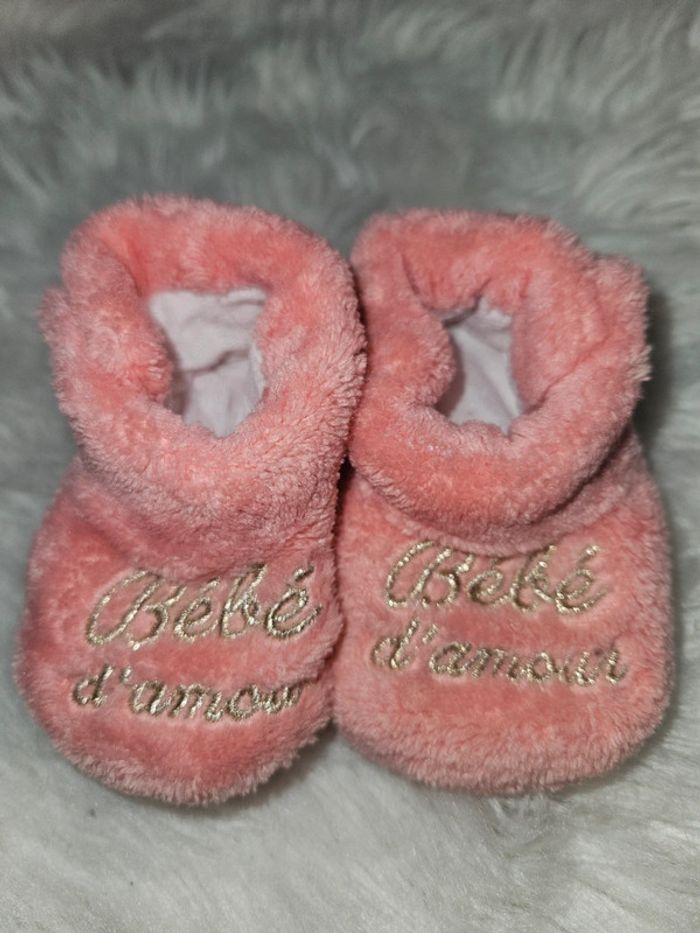 Chaussons bébé vieux rose – 0-3 mois