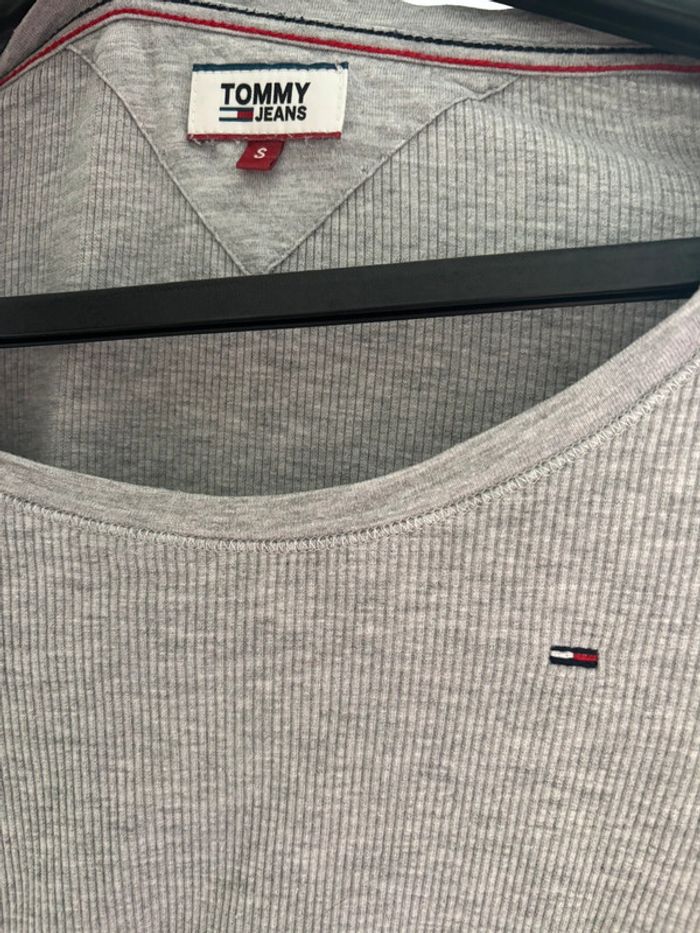 Manche longue Tommy Jeans gris - photo numéro 3