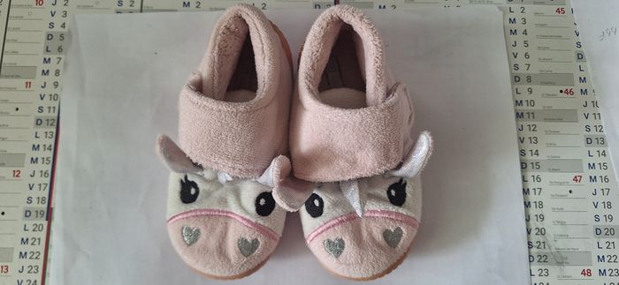 Chaussons roses licorne taille 24 - photo numéro 1