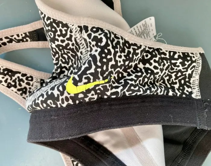 Brassière de sport motifs léopards Nike taille XS - photo numéro 3