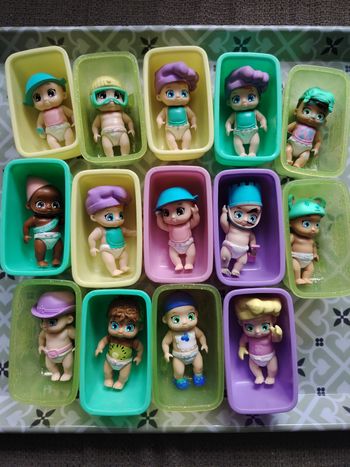 Ensemble de 14 figurines baby secrets