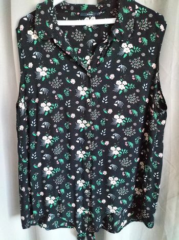 Blouse/ chemisier sans manche taille 44