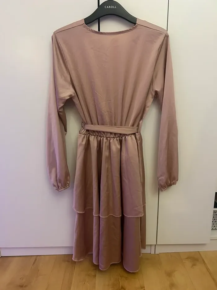 Robe en satin rose / taille unique - photo numéro 2