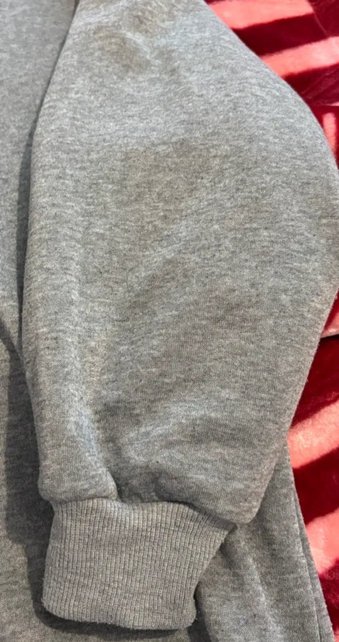 Pull gris à dentelle - photo numéro 2