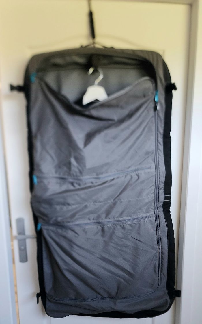Sac de voyage pour costume.  Delsey - photo numéro 3