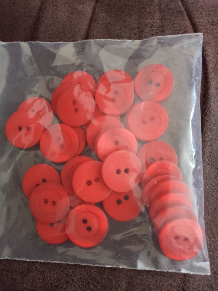 Lot de 32 Boutons Rouges - Neufs