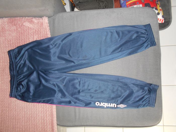 Pantalon (Umbro), taille: 150 cm (correspond à du 12 ans)