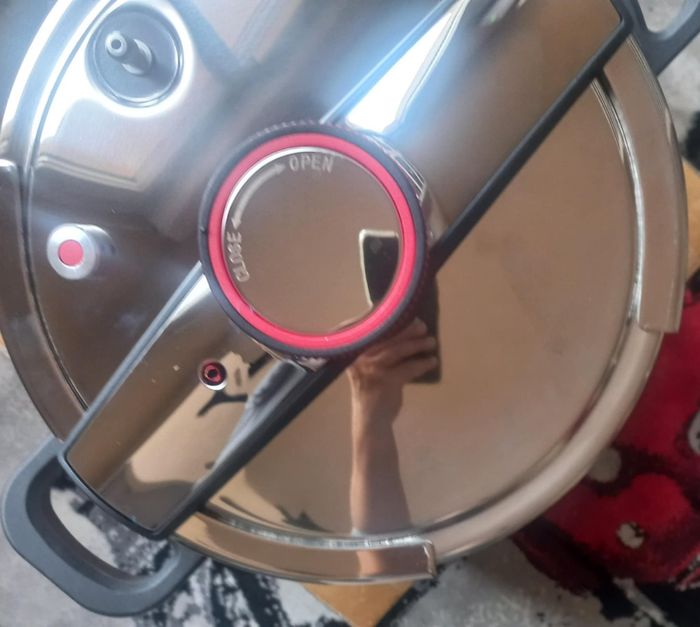 Autocuiseur en acier inoxydable 8 L convient pour cuisinière a gaz , les plaques induction - photo numéro 4