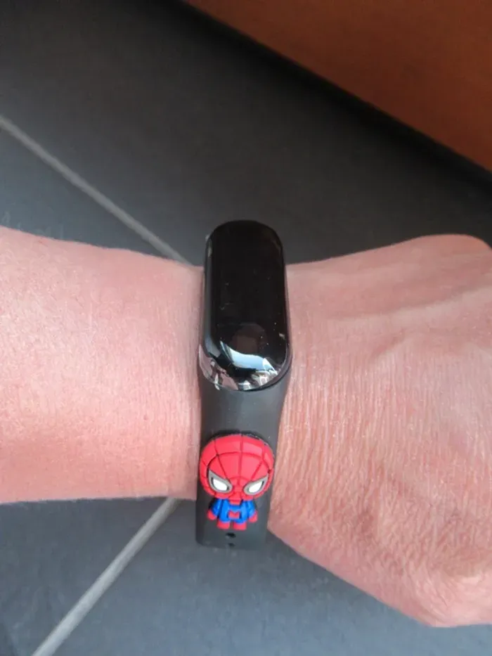 Montre Spiderman noire Marvel Avengers neuve - photo numéro 4