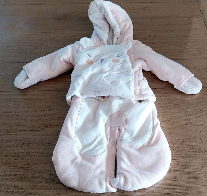 Combipilote fille 3mois en très bon état