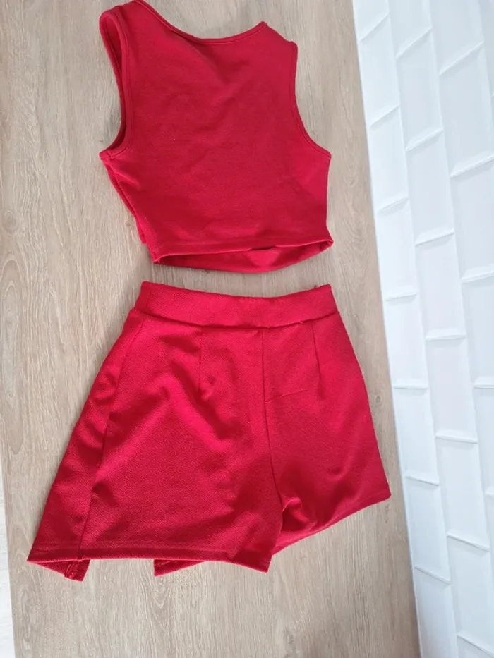 Ensemble rouge bordeaux - photo numéro 4
