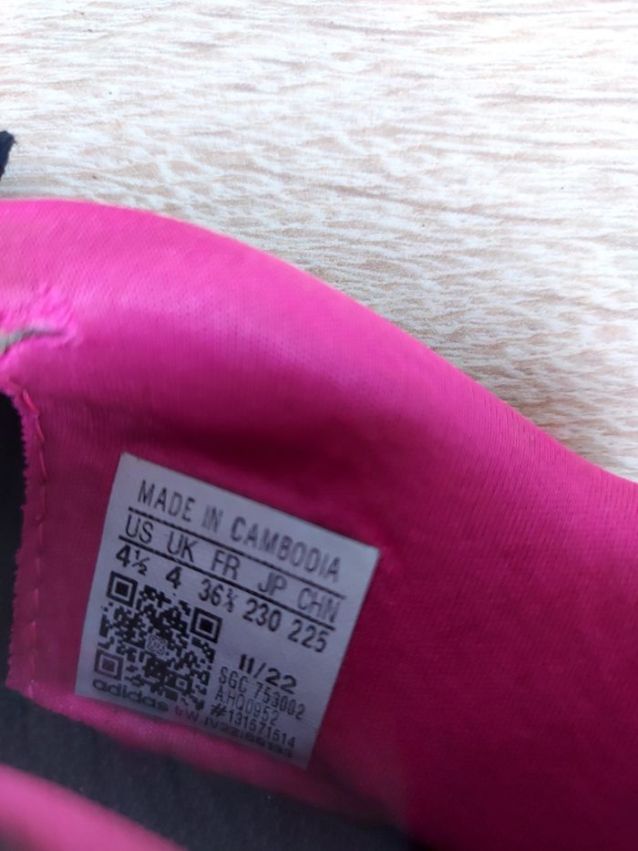 Crampons noir Adidas predator 36 2/3 - photo numéro 9