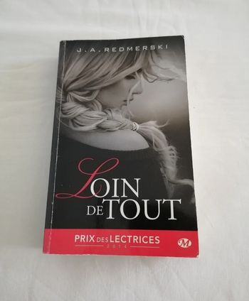 Livre loin de tout