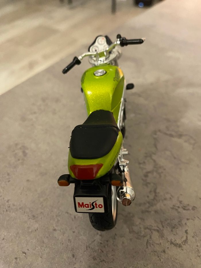 Moto triumph - photo numéro 4