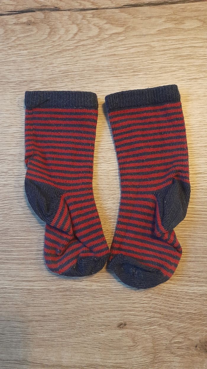Lot de 2 paires de chaussettes rouges et noires - photo numéro 2
