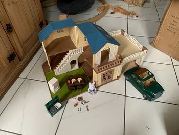 Grande maison Sylvanian avec voiture