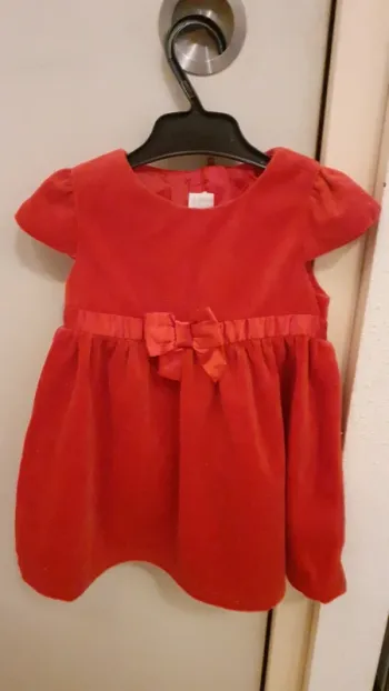 Robe en velours rouge