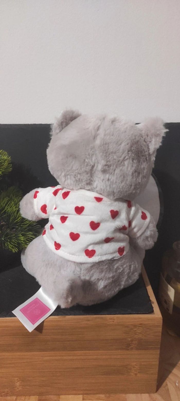 peluche chat Françoise saget cris blanc rouge coeur t-shirt saint Valentin - photo numéro 2