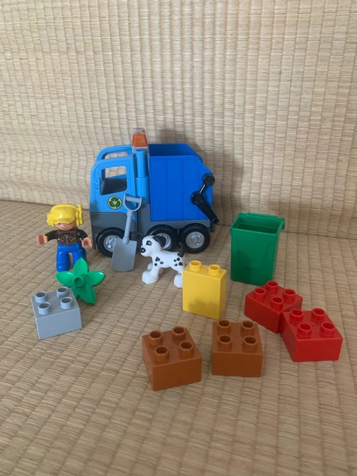 Le camion poubelle 10519 lego duplo