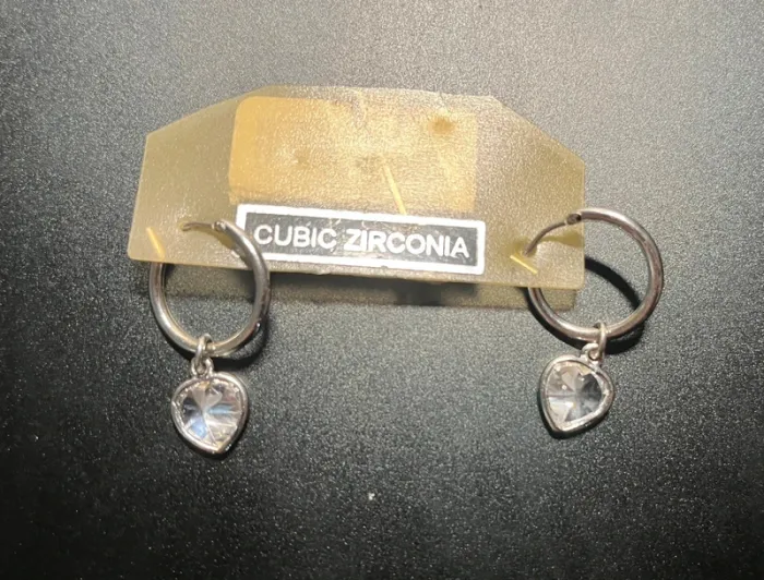 💍petites creoles argentés pendantes avec coeur en zircon - photo numéro 5