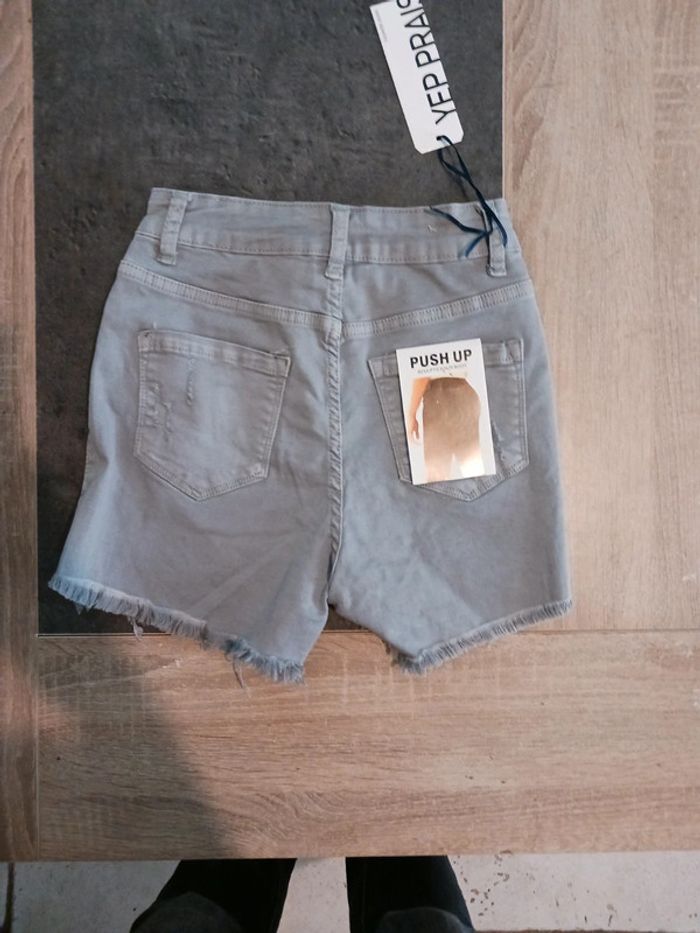 Short gris taille 38 - photo numéro 3