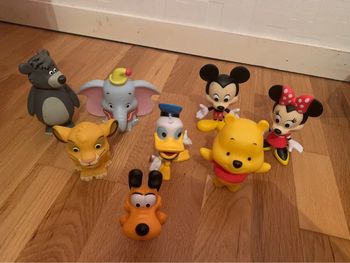 Figurine Disney avec leurs livres