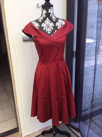 Robe bordeaux épaule découverte (n°8)