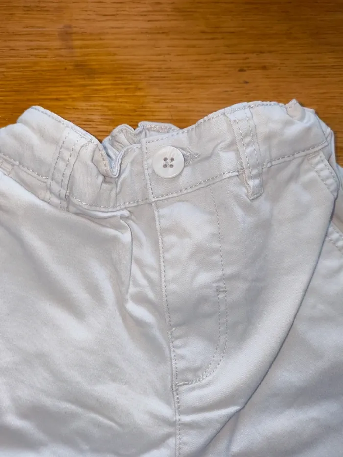 Short 6 ans chino excellent état blanc gris - photo numéro 3