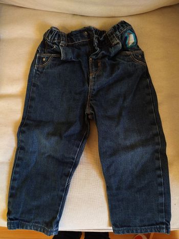 Jean taille 23 mois marque DPAM en très bon état.