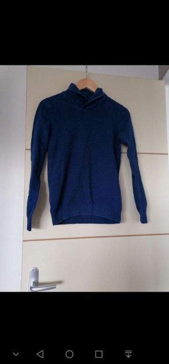 Pull bleu