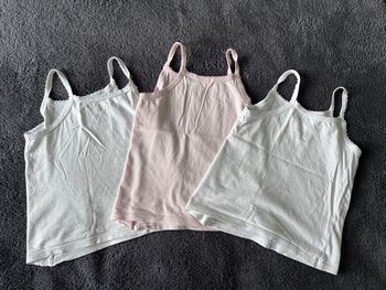 Lot de trois débardeurs 