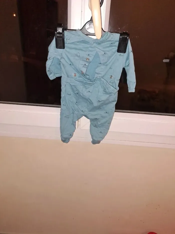 Pyjama fin (1mois) - photo numéro 2
